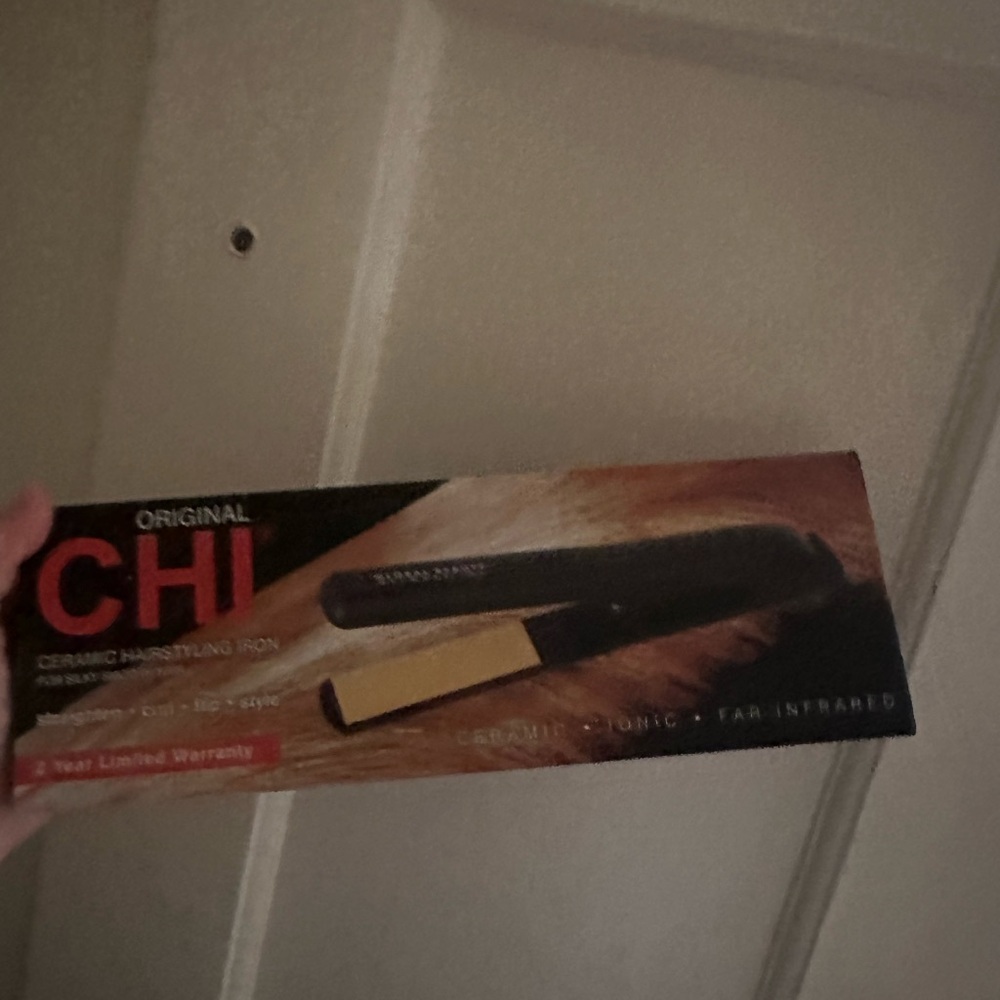 CHI STRAIGHTENER NEVER USED